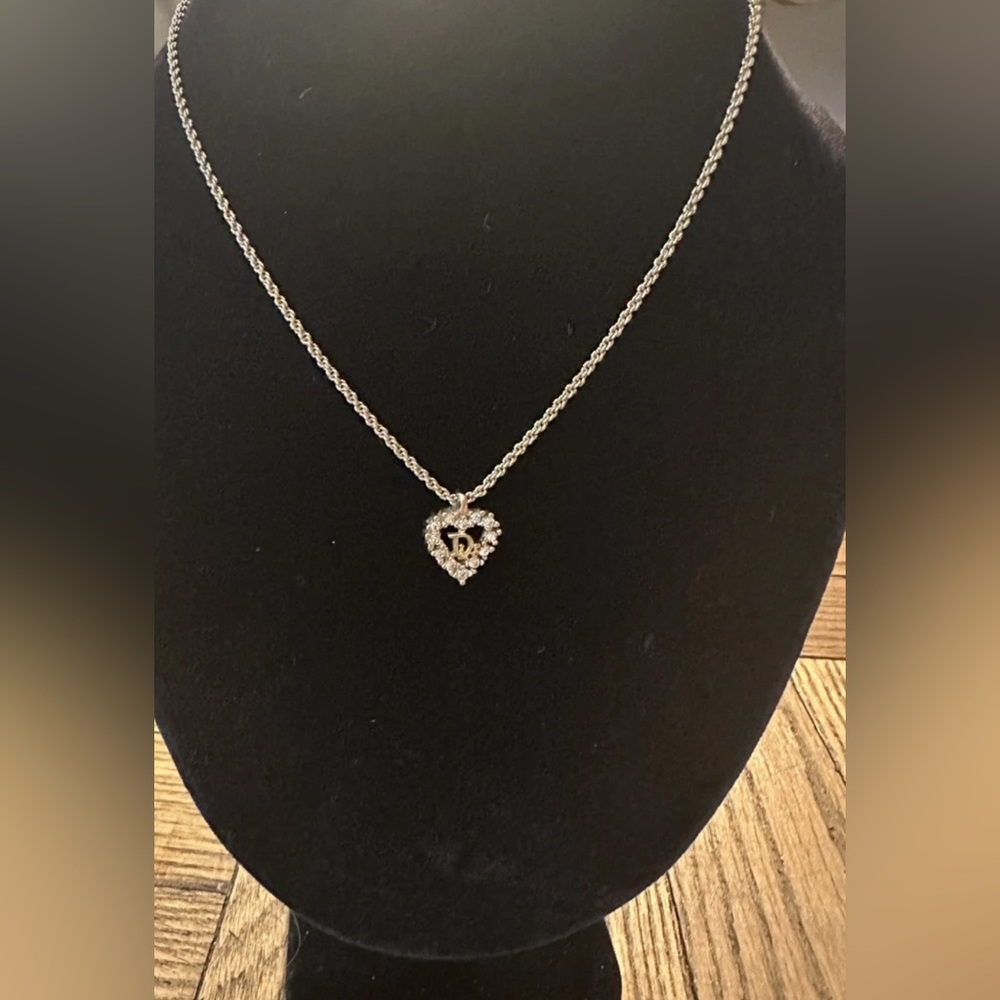 Christian Dior Logo Rhinestone
Heart Necklace Gold
Authenticated - Picture 3 of 5